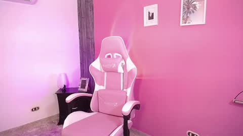 petitecherry_ online show from August 1, 8:48 pm