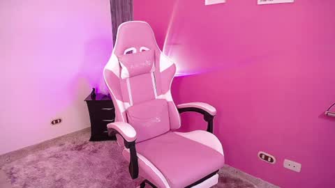 petitecherry_ online show from August 4, 10:40 pm
