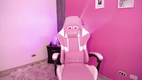 petitecherry_ online show from August 5, 9:02 pm