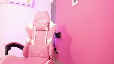 petitecherry_ online show from August 11, 2:08 pm