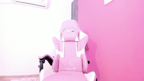 petitecherry_ online show from August 11, 5:26 pm