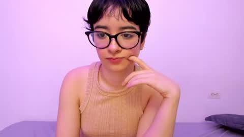 Lunna online show from August 16, 1:42 am