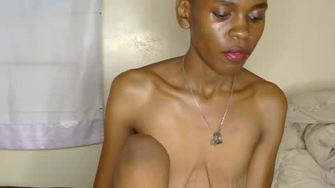 petitevixenn online show from August 8, 12:33 am