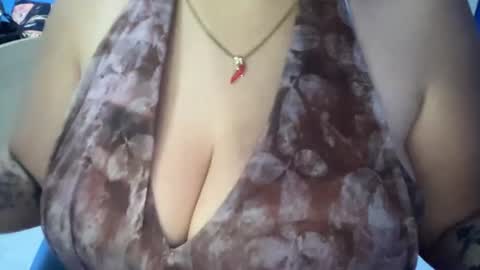 peular online show from August 15, 6:01 pm