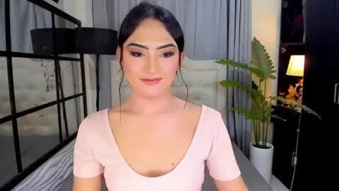 phenomenal_ivy online show from July 16, 1:45 pm