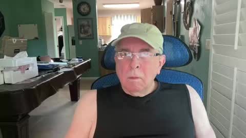 photobilly22 online show from August 15, 5:17 pm