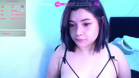 phylavell_ online show from July 25, 5:22 am