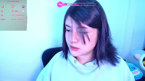 phylavell_ online show from August 7, 11:16 pm