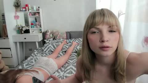 Adele and Elli online show from June 1, 2:53 pm