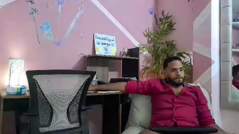pineappleflipped online show from August 5, 2:20 am