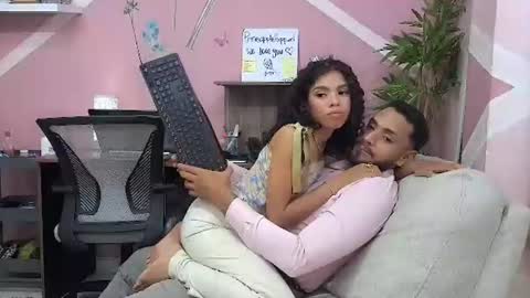 pineappleflipped online show from August 15, 3:32 am