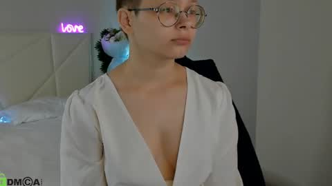 Pink Freya online show from August 13, 2:58 am