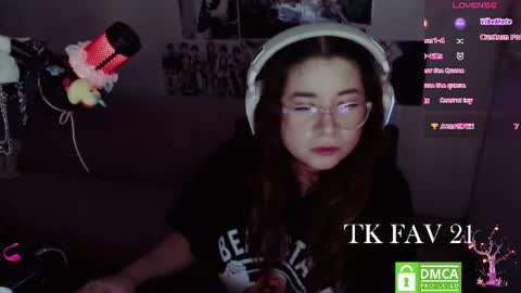 pink_girl0n online show from July 12, 10:32 am