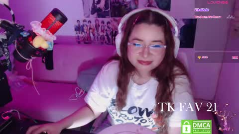 pink_girl0n online show from August 1, 1:00 am