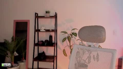 Ellie  online show from August 1, 4:35 pm