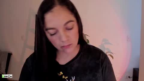 Ellie  online show from August 4, 2:25 pm