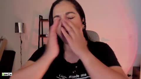 Ellie  online show from August 9, 7:59 pm
