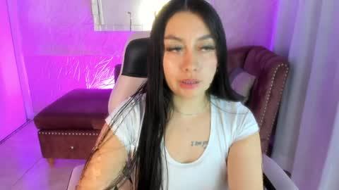isabella online show from August 5, 9:02 pm