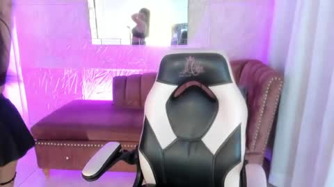 isabella online show from August 10, 6:31 pm