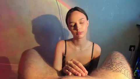 pinkbodnar_ online show from August 14, 10:57 pm