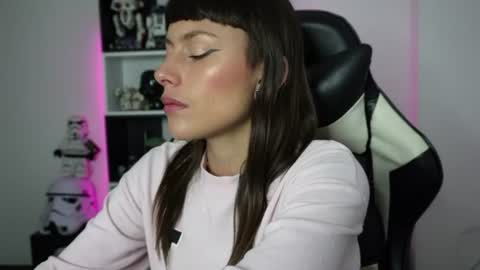 Emily online show from August 5, 8:40 pm