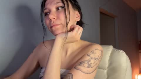 pinkdollylovv online show from March 17, 9:31 pm