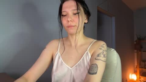 pinkdollylovv online show from June 1, 8:45 pm