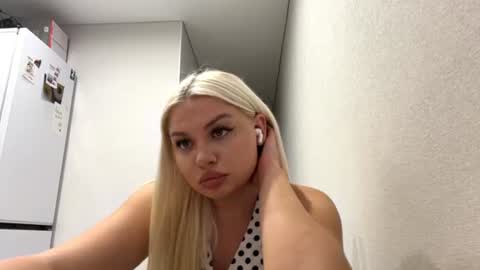 Emi online show from August 11, 5:26 pm