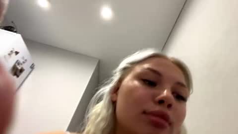 Emi online show from August 14, 7:06 pm