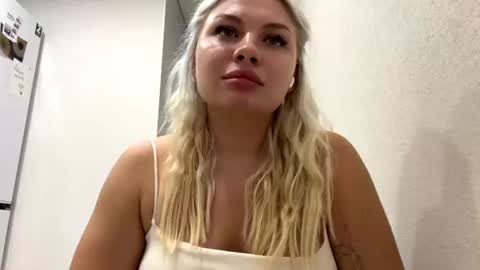 Emi online show from August 14, 8:12 pm