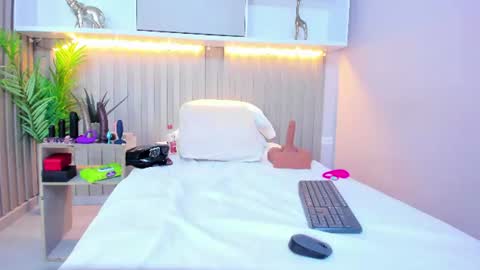 Pink  online show from August 7, 6:46 am