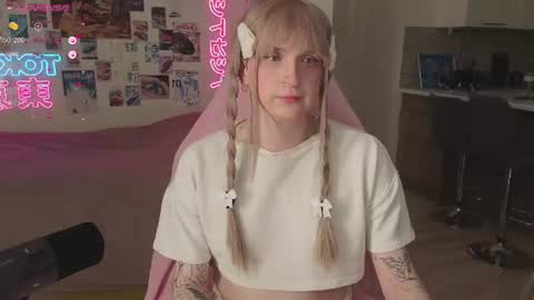 pinkvenom_ online show from August 4, 10:01 am