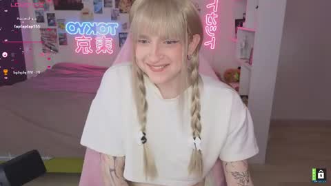 pinkvenom_ online show from August 7, 12:27 pm