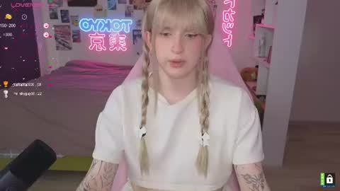 pinkvenom_ online show from August 7, 1:33 pm
