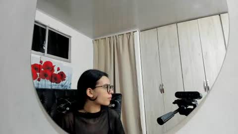 pinky_f00x online show from August 5, 9:24 pm