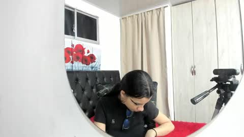 pinky_f00x online show from August 6, 9:25 pm