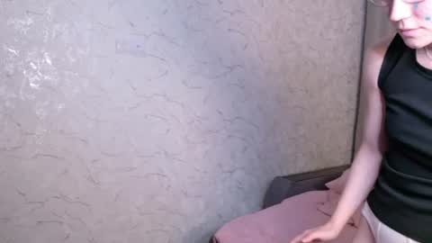 Li long hair and Ru short hair online show from July 25, 10:58 pm