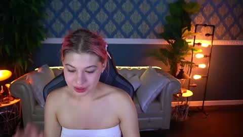 pinkytrix online show from June 24, 3:47 pm