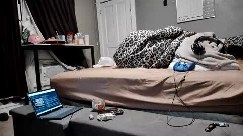 pippylongdickin online show from May 27, 3:41 am