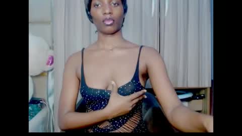 Ella online show from August 9, 1:34 pm