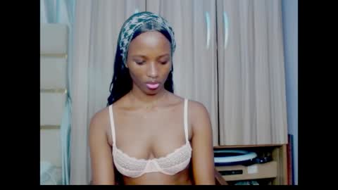 Ella online show from August 13, 8:50 am