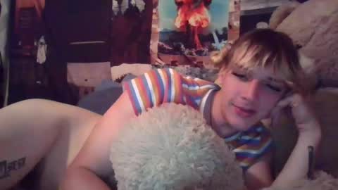 pixiedustslutt online show from August 10, 8:38 am