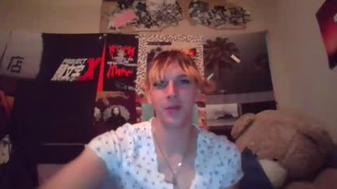 pixiedustslutt online show from August 11, 6:15 am