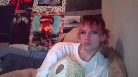 pixiedustslutt online show from August 13, 11:24 am