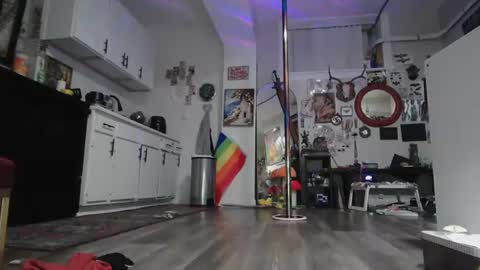 pixielovely online show from June 18, 3:17 am