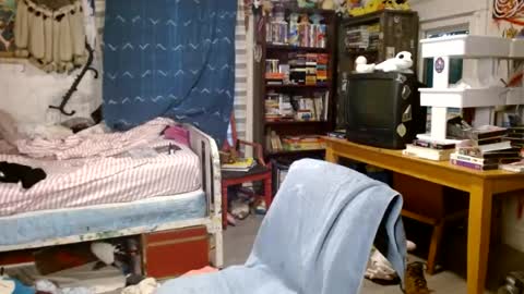 Izzy online show from July 19, 12:56 am