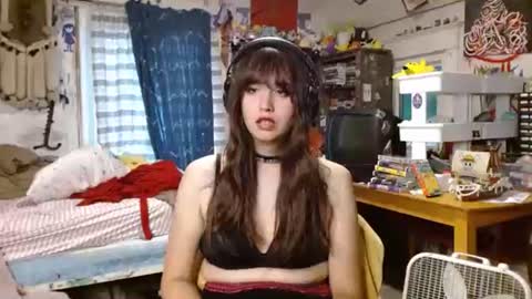 Izzy online show from August 11, 6:54 pm