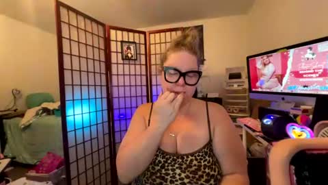 Platinum Puzzy online show from August 2, 11:11 pm
