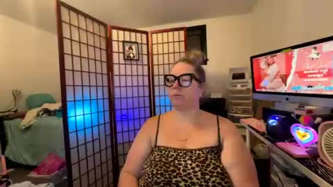 Platinum Puzzy online show from August 3, 12:50 am