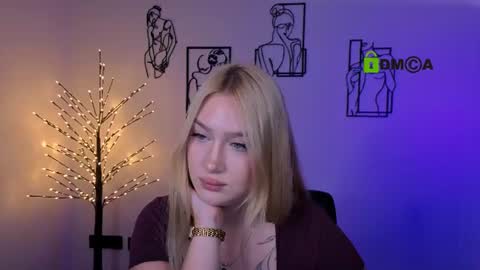 Sophie online show from August 11, 9:39 pm